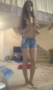 sexy indian college girl nude at home showing ass