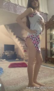sexy indian college girl nude at home showing ass 001