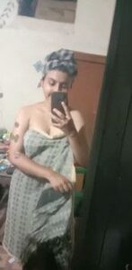 hot bhabhi nude selfies full body on display 010