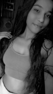 hot pakistani wife nude reveals round boobs 011