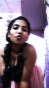 hot pakistani wife nude reveals round boobs 016