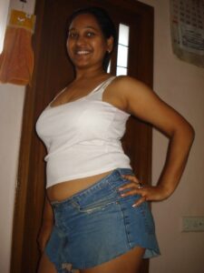 busty desi girl big boobs and pussy show 002