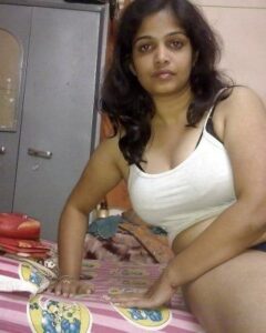 chubby telugu wife nude with big tits fingering pussy 001