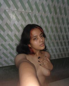 horny desi girlfriend nude selfies 9
