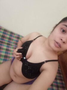 sexy girlfriend takes nude selfies 001