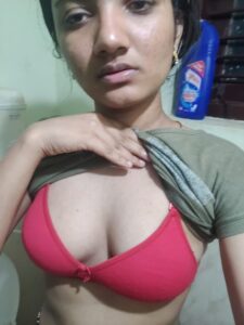 young desi college girl shweta nude selfies 001
