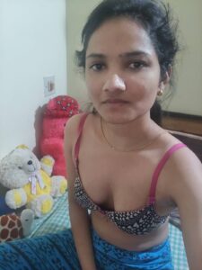 young desi college girl shweta nude selfies 005