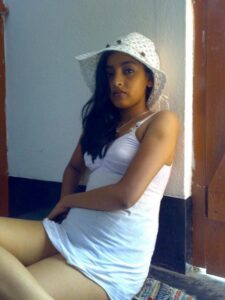 beautiful mallu girl nude teasing photos 001