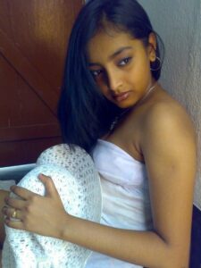 beautiful mallu girl nude teasing photos 006