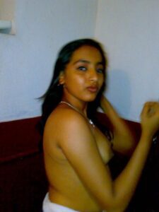 beautiful mallu girl nude teasing photos 010