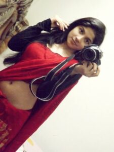 sexy indian girl shows her round boobs