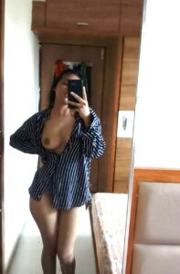 traditional desi beauty leaked nude selfies 011