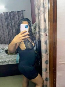 horny desi bhabhi taking nude selfies 001