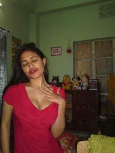 horny kolkata girl nude on the bed exposing ass 001