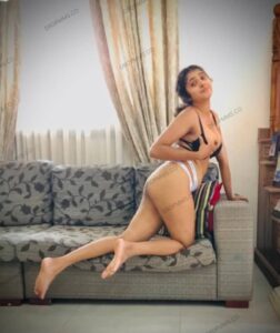super sexy indian girl pooja nude selfies 001