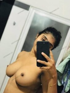 super sexy indian girl pooja nude selfies 008