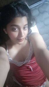 sweet desi teen girlfriend leaked nude selfies