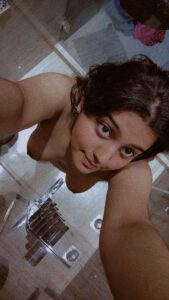 sweet desi teen girlfriend leaked nude selfies 004