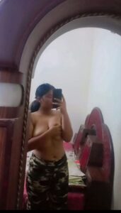 young desi wife show nude selfies 003