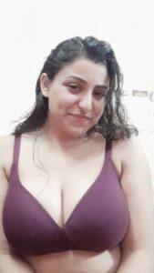 chubby girl with balloon shaped boobs 007