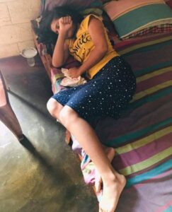 village girl lifting her legs show desi pussy 002