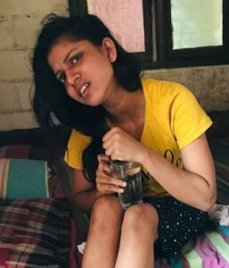 village girl lifting her legs show desi pussy 003