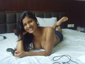 hot desi girlfriend nude in bed 005