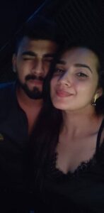 hot desi wife exposing huge desi ass 001