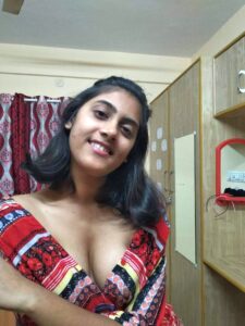 slutty desi girl exposing her desi ass 001