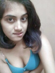 slutty desi girl exposing her desi ass 002