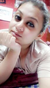 desi girl with red lips nude selfies 001