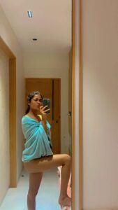 hot nri girl naked selfies in star hotel 001