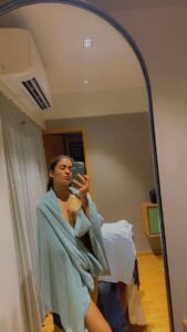 hot nri girl naked selfies in star hotel 002
