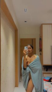 hot nri girl naked selfies in star hotel 006