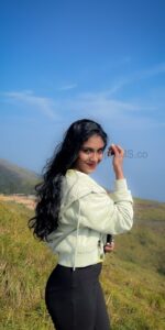 hot tamil girl showing her sweet desi tits 003