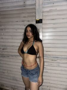 beautiful indian girl topless snapchat selfies leaked