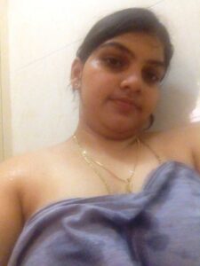 chubby desi girl topless big tits pictures 001
