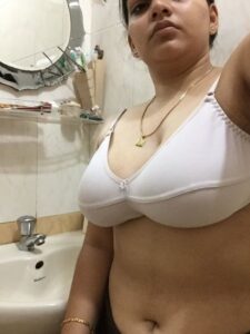 chubby desi girl topless big tits pictures 002