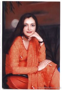 horny punjabi bibi exposing tits and pussy