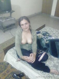 horny punjabi bibi exposing tits and pussy 011