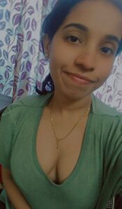 indian wife nude selfies exposing round boobs 001