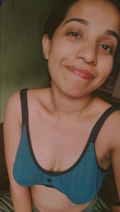 indian wife nude selfies exposing round boobs 004