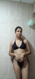 pretty looking desi girl full nude photos 004