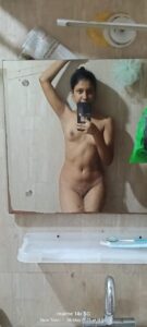 pretty looking desi girl full nude photos 006