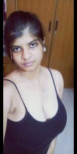 busty telugu aunty with huge boobs nude pics 001