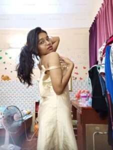 desi girlfriend topless in sexy photos 002