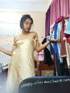 desi girlfriend topless in sexy photos 003