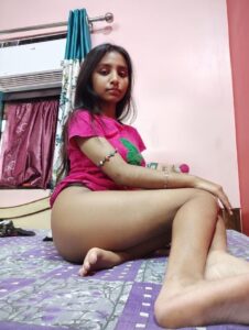 desi teenage girl's sexy selfies leaked 001