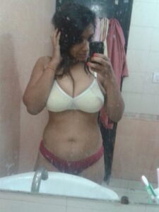 indian gamer girl vidushi singh suryavansh nude selfies 004