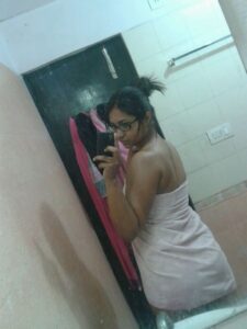 indian gamer girl vidushi singh suryavansh nude selfies 006